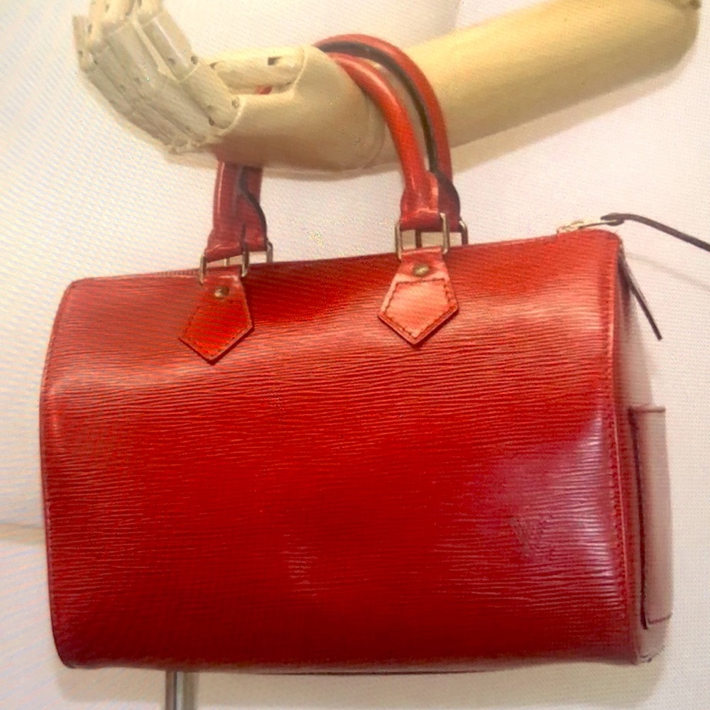 Authentic Louis vuitton Epi Speedy Handbag . - Picture 13 of 17